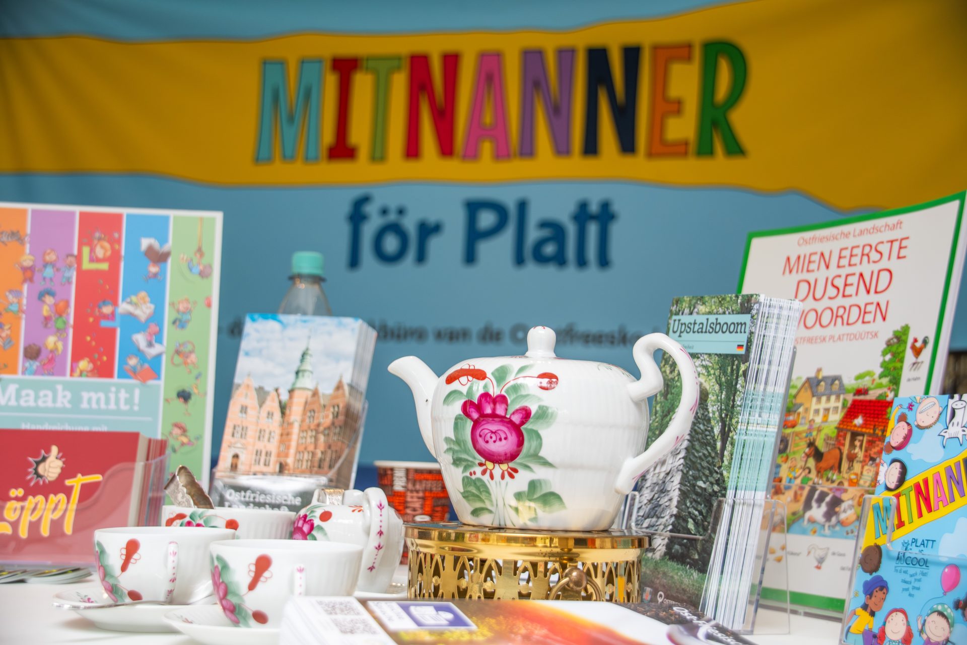 Plattdeutscher Infostand der Ostfriesischen Landschaft auf dem Bürgerfest des Bundespräsidenten