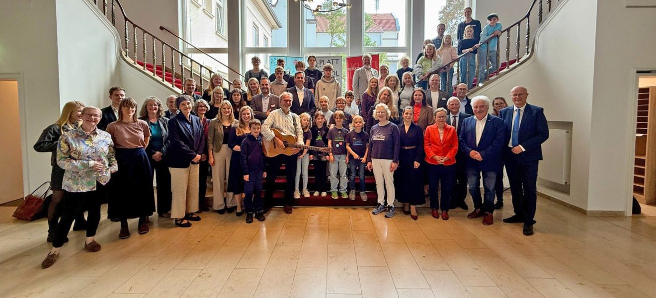 Gruppenbild alle Platt is cool mit MP Lies bearbeitet